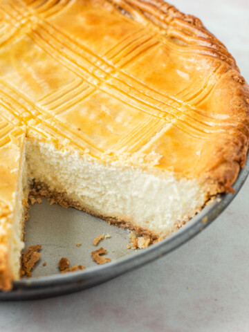 A baked sweet italian ricotta pie.