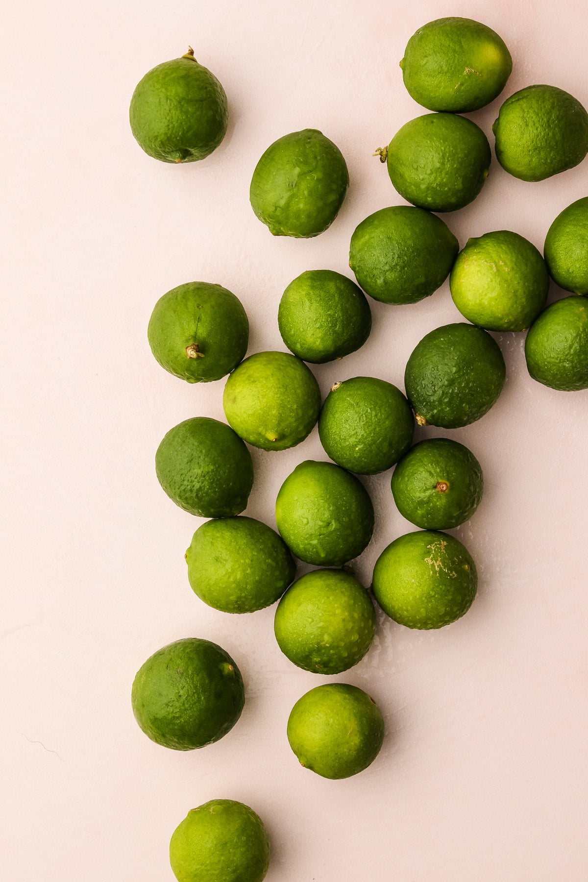 A pile of key limes.